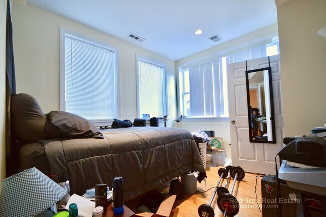 Foto del edificio - 1802 Beacon St