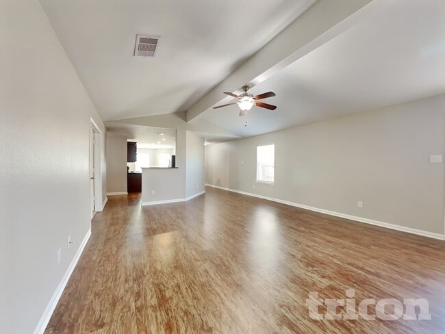 Foto del edificio - 2322 Oyster Bay Ave