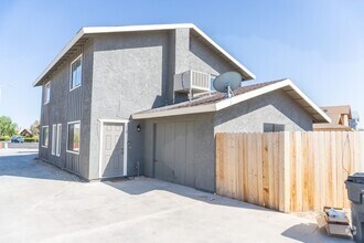 Building Photo - 1024 W Atkins Ave