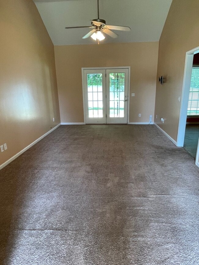 Building Photo - 3213 Hardwood Dr