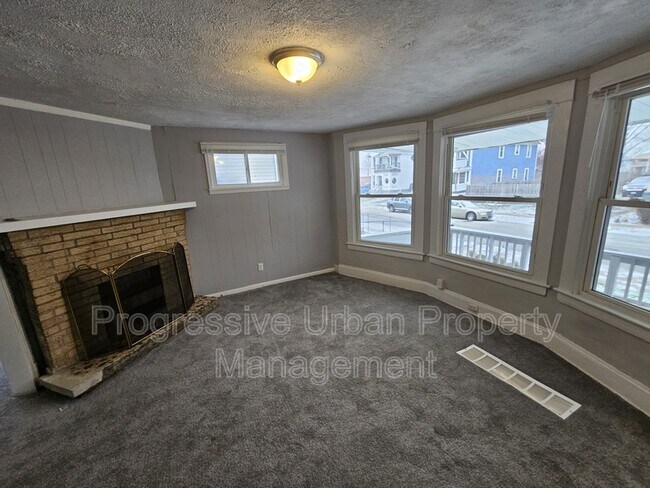 Building Photo - 10602 Earle Ave