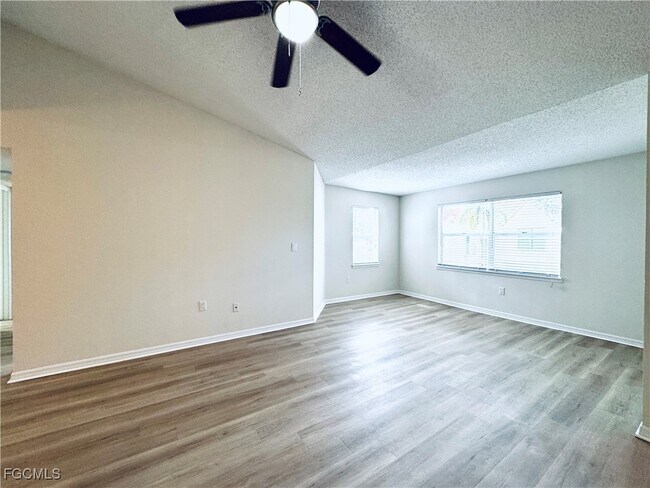 Foto del edificio - 12700 Equestrian Cir