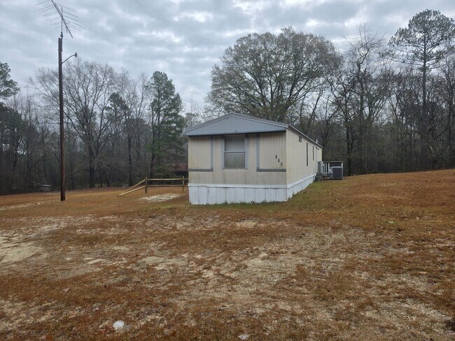 Building Photo - 885 Temple Rd