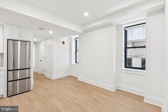 Building Photo - 135 S 19th St