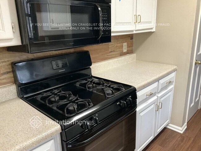 Foto del edificio - 3288 Hidden Bluff Trail