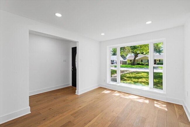 Foto del edificio - 10730 Wickersham Ln