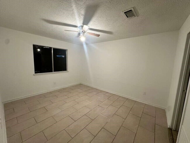 Foto del edificio - 2415 Blackridge Rd