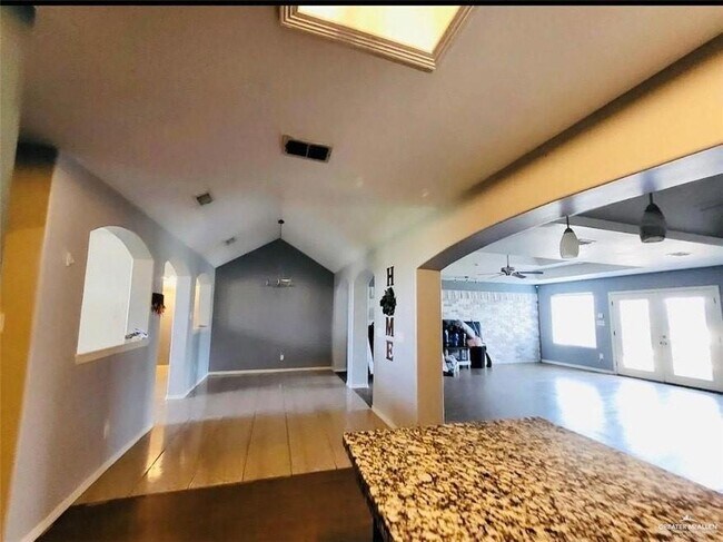 Foto del edificio - 8 E Fudge Dr