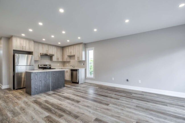 Building Photo - 53 Rockcliffe Blvd