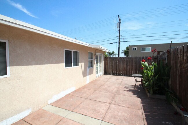 Foto del edificio - 2039-2043 Grand Avenue