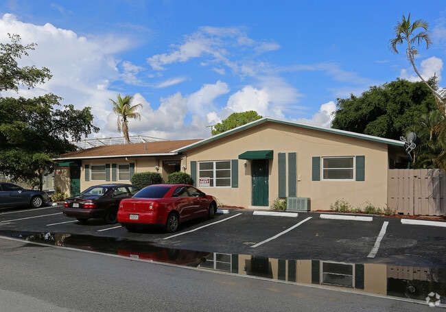 Building Photo - 1549 NE 26th Dr