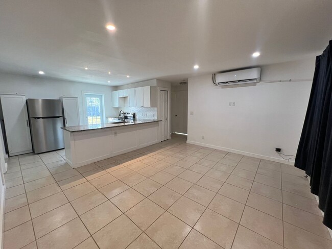 Building Photo - Charming 3-Bed / 2-Bath Renovated Rental in Washington Shores – Prime Orlando Location!