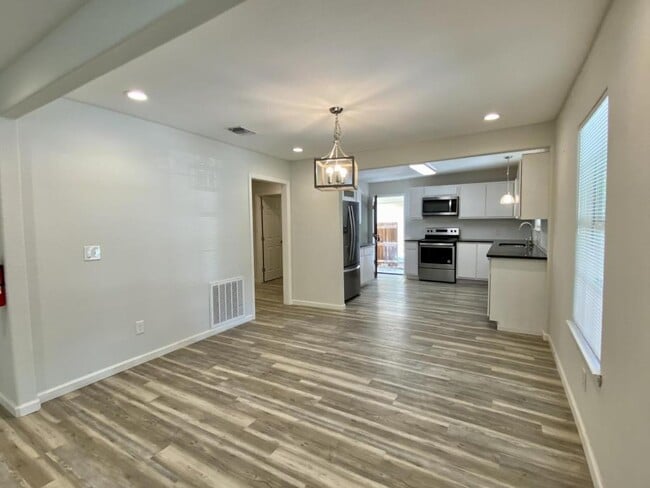 Building Photo - 1138 Santa Anna St