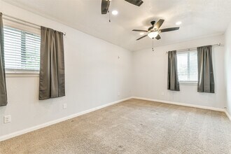 Building Photo - 207 Woodvale Dr