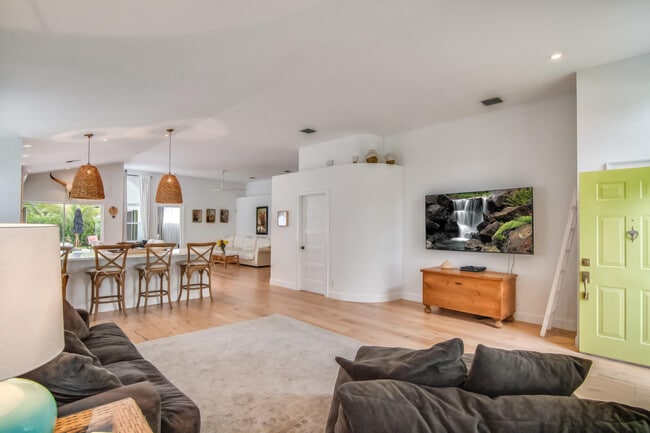 Building Photo - 153 Spoonbill Ct