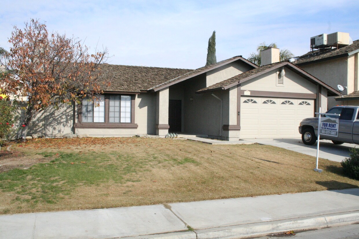 Foto principal - 3520 Charlotte St