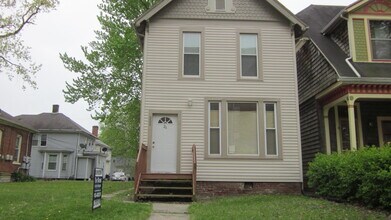 Building Photo - 209 W Dewald St
