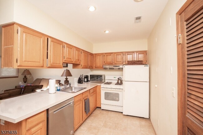 Foto del edificio - 2 Falkenstein Dr