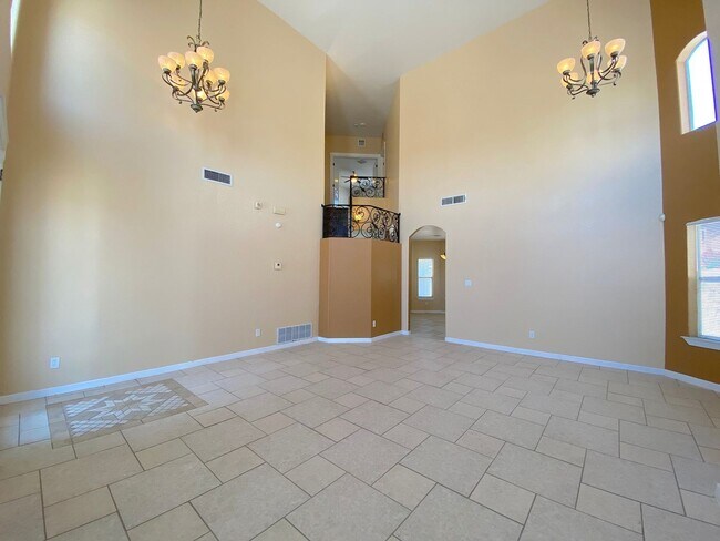 Foto del edificio - Northeast El Paso/Sandstone Ranch Estates 4 Bed 2.5 Bath Refrig A/C