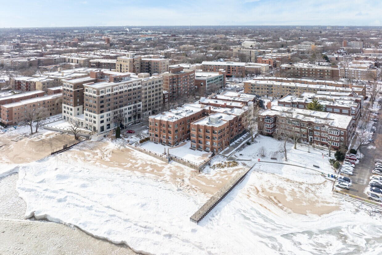 Aerial Context - Sherwin on the Lake Condominium