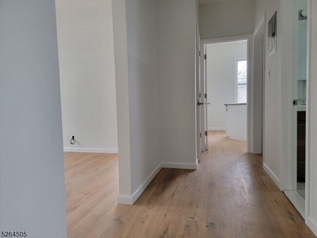 Foto del edificio - 127 W Price St