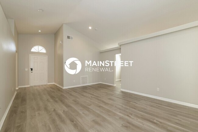 Building Photo - 4 Bedroom Pet-Friendly Home in KISSIMMEE, FL with Main Street Renewal