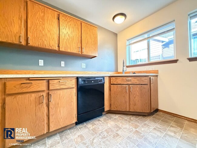 Building Photo - Courtney Ridge Townhome with Garage & Private Patio!