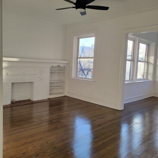 Sala de estar - 4927 N Saint Louis Ave