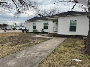 Building Photo - 1404 Dent St