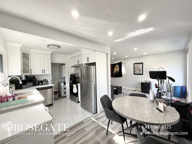 Photo du bâtiment - Newly Renovated 3-Bedroom Detached Home – ...