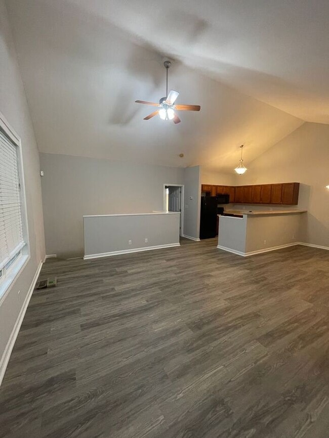 Photo - 3 bed, 2 bath, 2 car garage w/ bonus room and fenced yard in W. Knoxville House