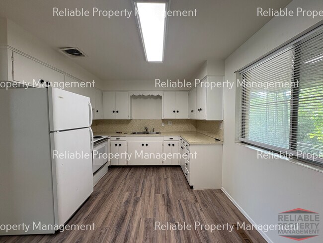Foto del edificio - 327 Cottage Pl