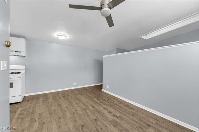 Foto del edificio - 1041 W 10th St