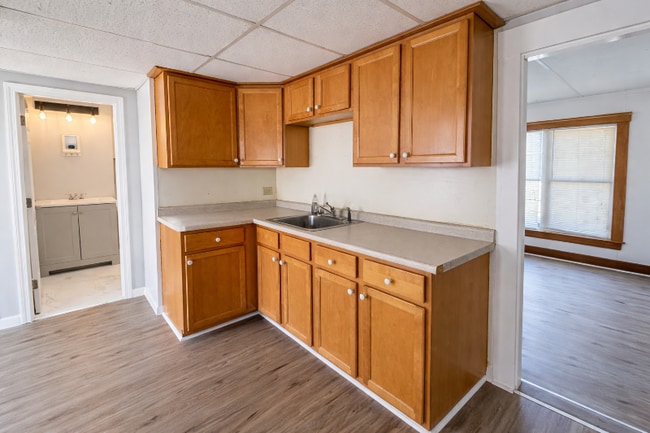 Building Photo - 510 Main St