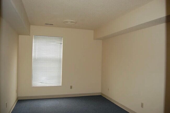 Building Photo - 220 N McKinley Ave