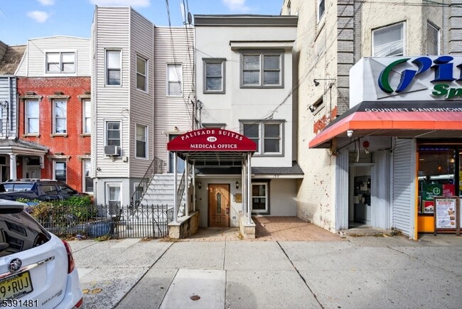 Building Photo - 159 Palisade Ave