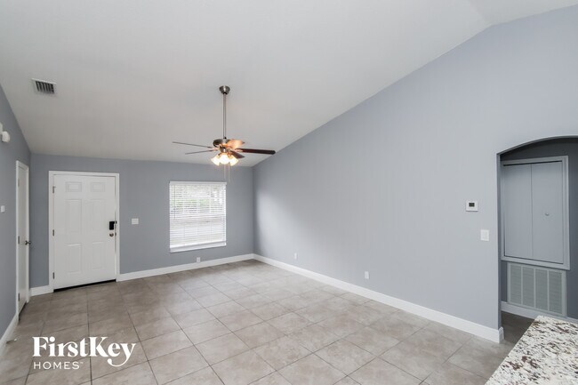 Foto del edificio - 721 Carlyle Ave