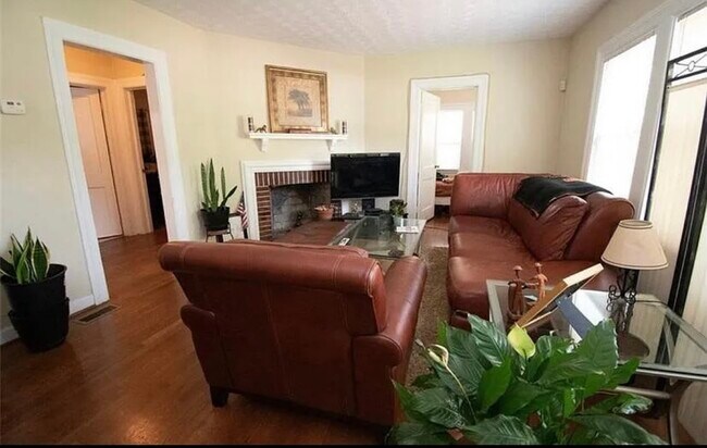 Foto del edificio - 607 Colonial Cir SE