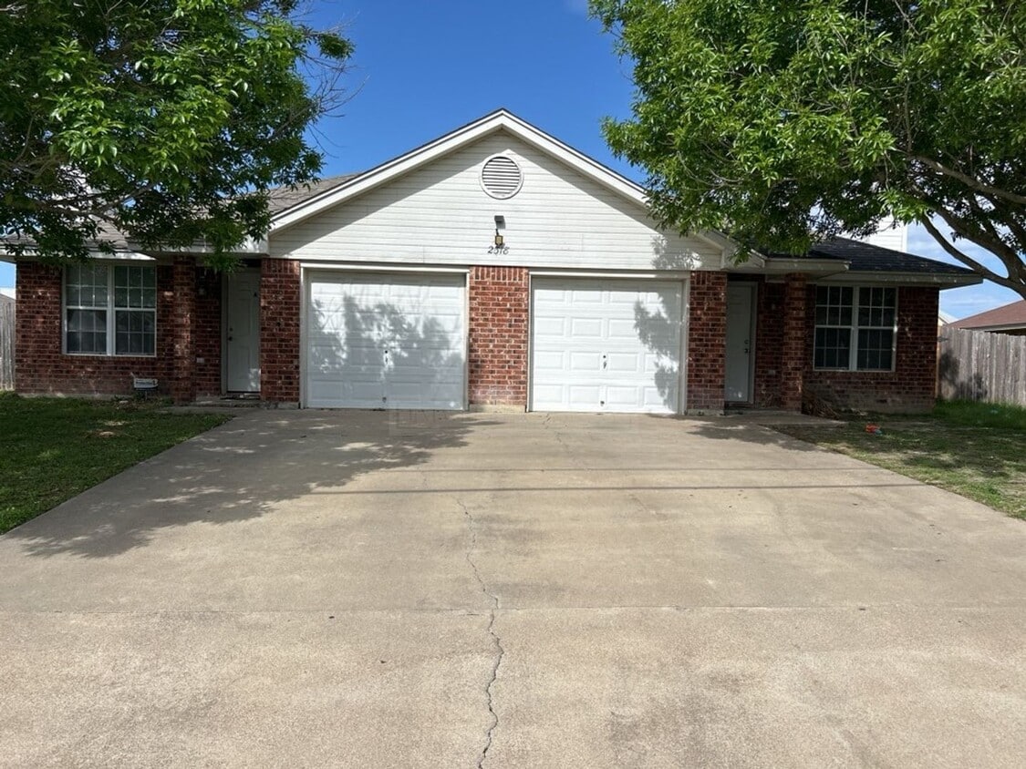 Foto principal - 2318 Wildewood Dr