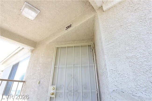 Foto del edificio - 2 Bedroom Condo w/ 1 CAR GARAGE