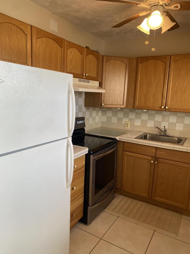 Building Photo - 528 Mansfield M