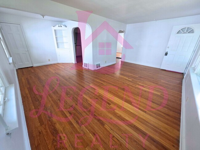 Building Photo - Charming 3-Bedroom 1.5 Bathroom Home in Ha...