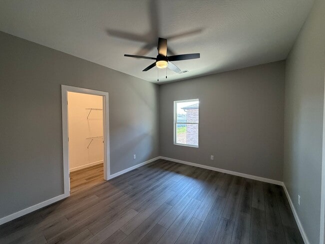 Foto del edificio - Water, sewer, and lawn care provided