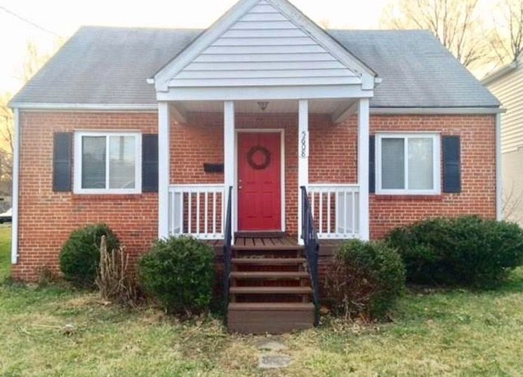 Primary Photo - 5608 Lakeside Ave