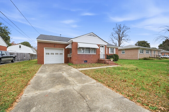 Building Photo - 207 Roberta Dr