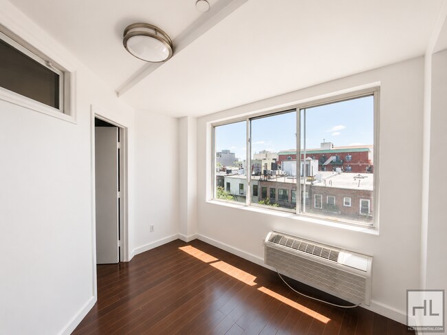 Building Photo - Bushwick 2-Bed 1-Bath / Outdoor Space