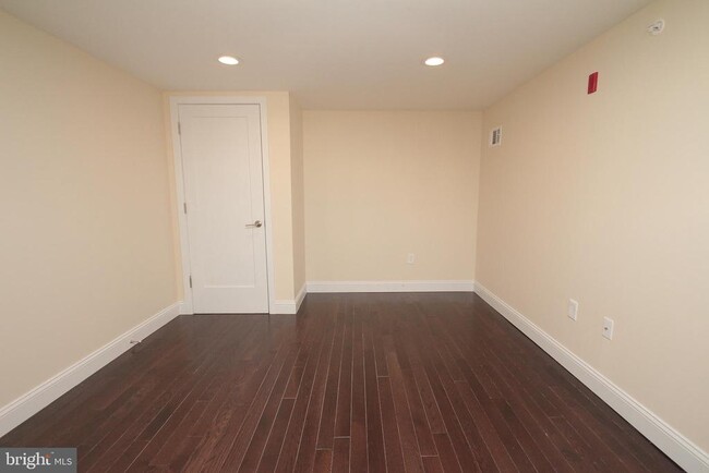 Building Photo - 1218 S 8th St