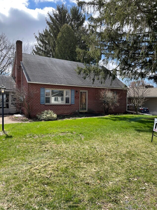 218 Pine Tree Ave Unit 1, Boalsburg, PA 16827 Apartments in Boalsburg