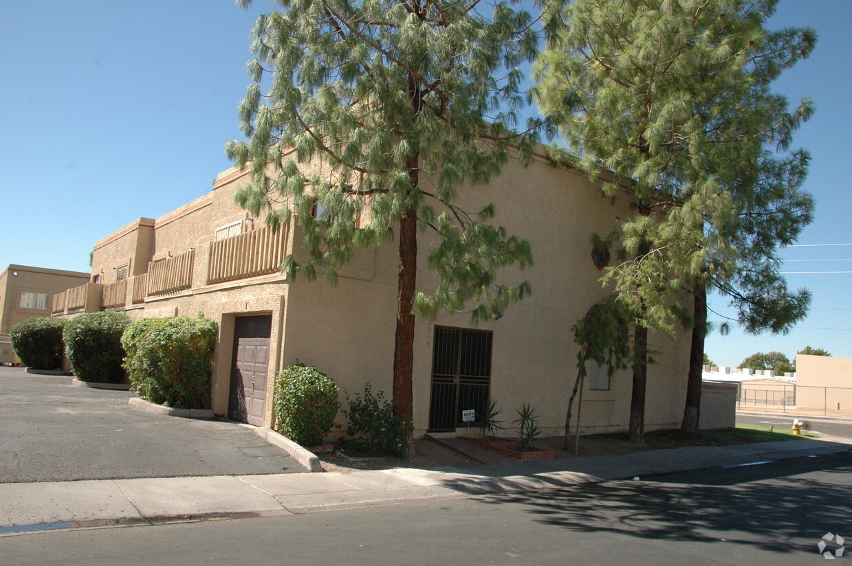 Primary Photo - Hacienda Del Vista