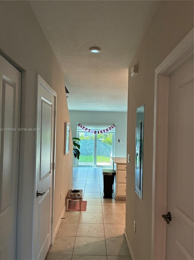 Building Photo - 1069 NW 4th Ter